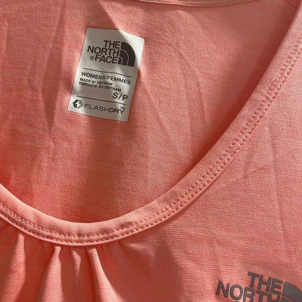 Women’s North Face t-shirt - small - Picture 4 of 4